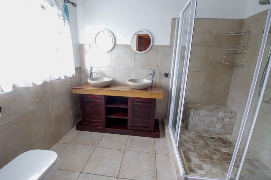 5 Bedroom Property for Sale in Paradise Beach Eastern Cape